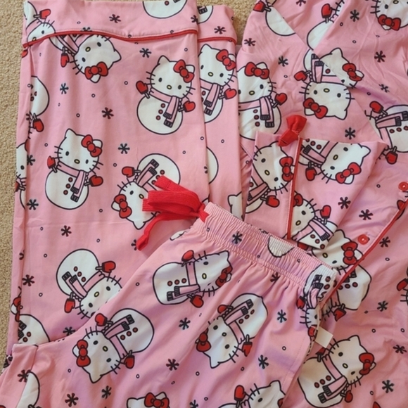 Hello Kitty Christmas Sleep Set 🎄 - Picture 2 of 5